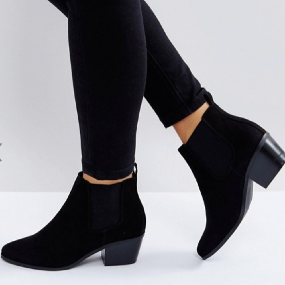ASOS DESIGN Wide Fit Revive Chelsea Ankle Boots